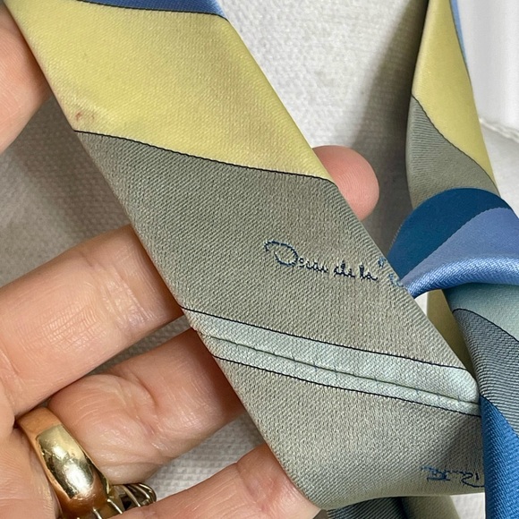 Oscar De La Renta Tie - Picture 6 of 7